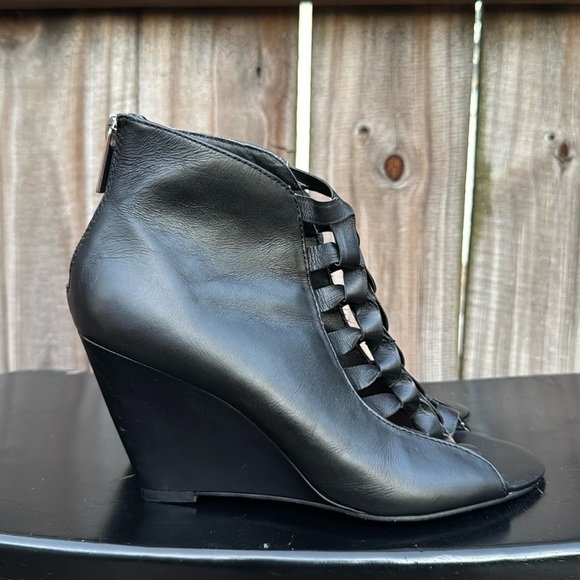 Kelsi Dagger Shoes - Kelsi Dagger ‘Innis’ leather wedge sandals, size 6